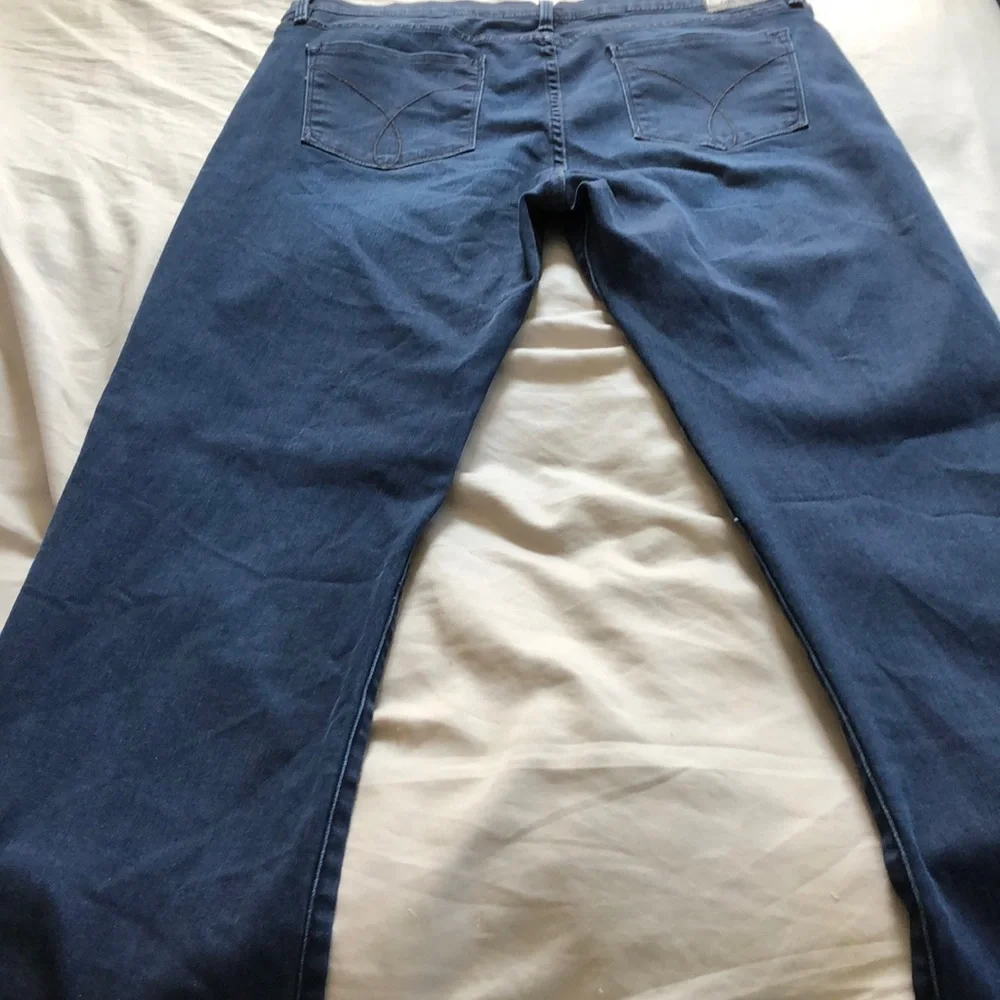 Model Off Duty Calvin Klein Dark‎ Wash Jeans RCKR KICK Dark Blue Size 33/16